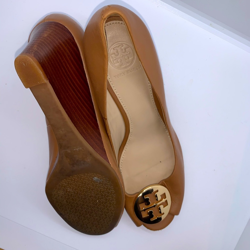 Authentic Tory Burch pump